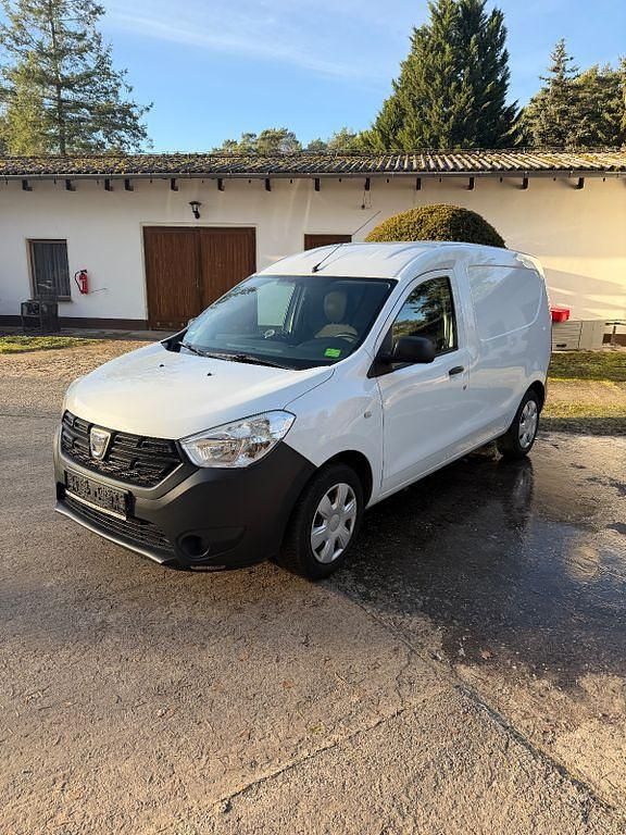 Weiß Gebraucht 2017 Dacia Dokker Van / Kleinbus | 6.250 € (Superpreis) - Bild 1/4