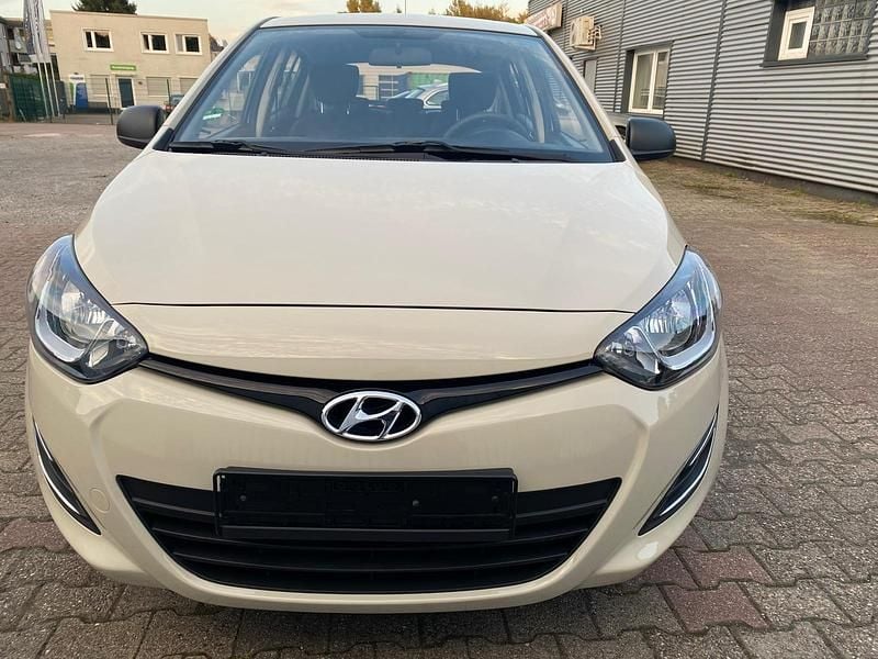 Beige Gebraucht 2014 Hyundai i20 Kleinwagen | 4.400 € (Guter Preis) - Bild 1/4