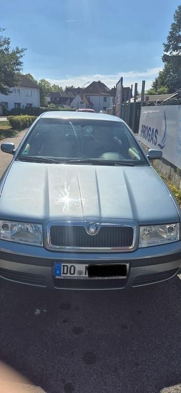 Blau Gebraucht 2002 Skoda Octavia Limousine | 2.350 € (Fairer Preis) - Bild 1/4