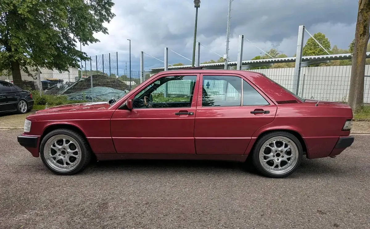 Gebraucht Mercedes 190 118 PS (86 kW) 1990 Rot Limousine