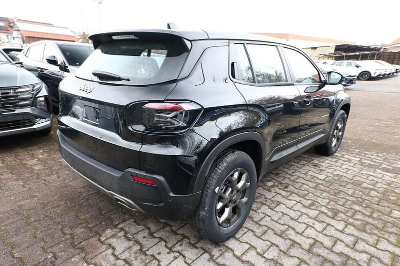 Neu Jeep Avenger Longitude 110 PS (80 kW) 2025 Volcano black SUV