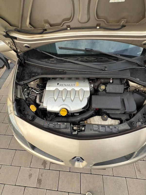 Beige Gebraucht 2006 Renault Clio II Kleinwagen | 3.299 € (Fairer Preis) - Bild 1/4