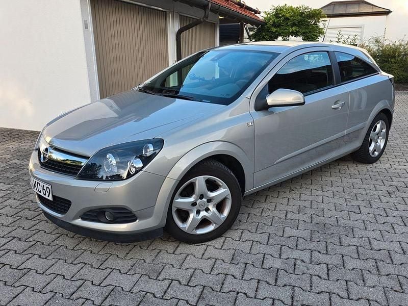 Beige Gebraucht 2008 Opel Astra GTC Limousine | 3.000 € (Superpreis) - Bild 1/4