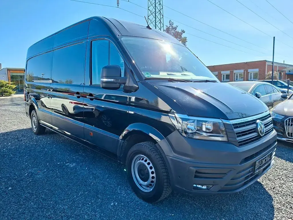 Second-hand VW Crafter 177 CP (130 kW) 2023 Negru Van