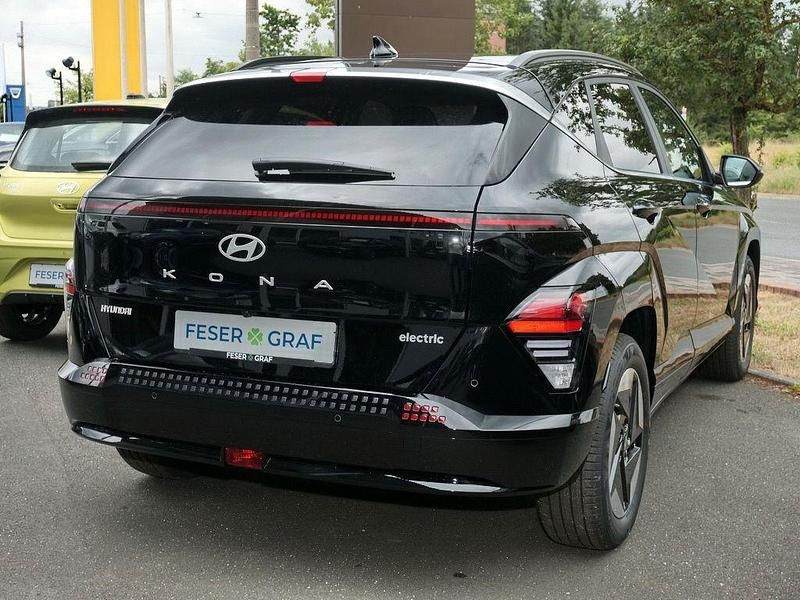 Neu Hyundai Kona Trend 114 kW (156 PS) 2025 Abyss black SUV