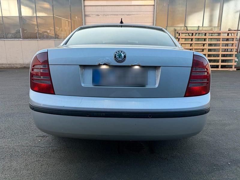 Gebraucht Skoda Superb 131 PS (96 kW) 2005 Silber Limousine