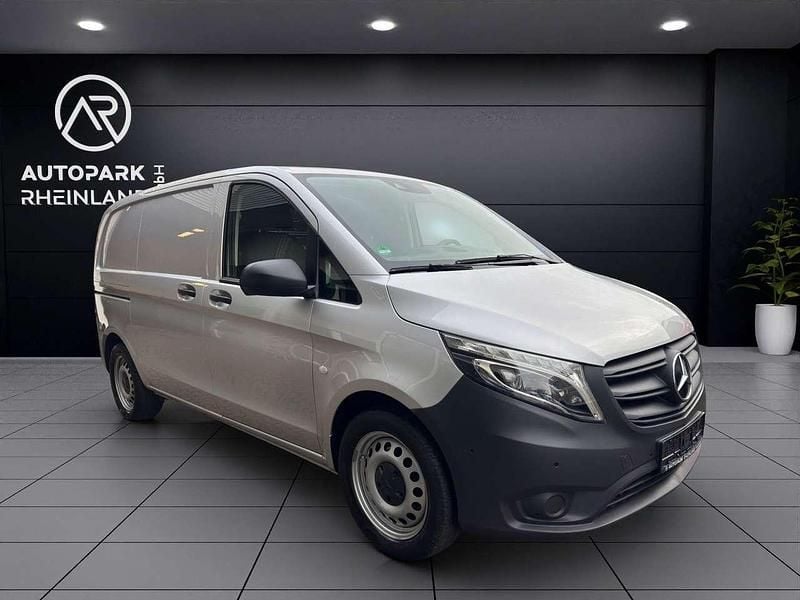 Silber Gebraucht 2022 Mercedes Vito Van | 26.500 € (Superpreis) - Bild 1/4