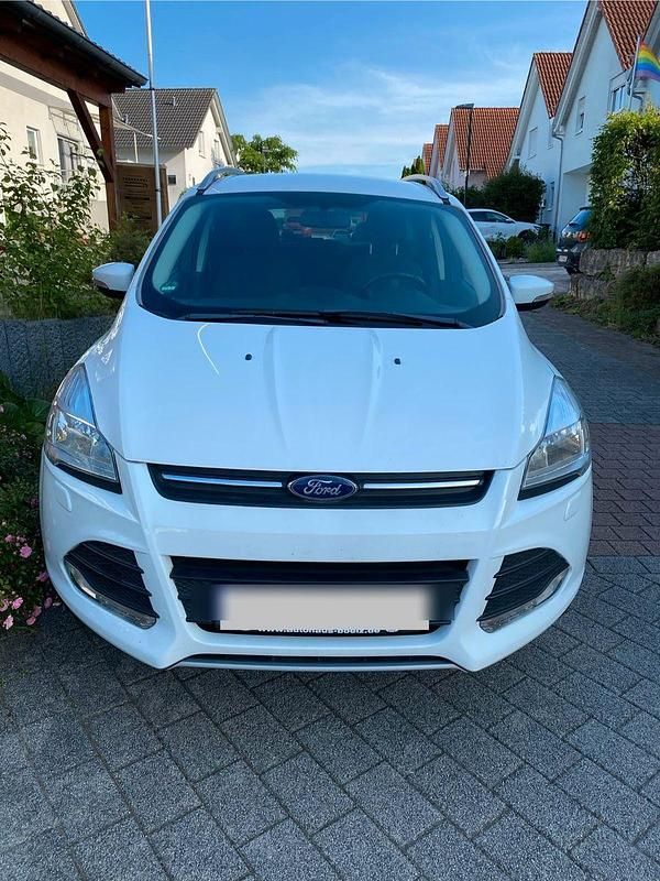 Weiß Gebraucht 2016 Ford Kuga Trend SUV | 11.500 € (Guter Preis) - Bild 1/4