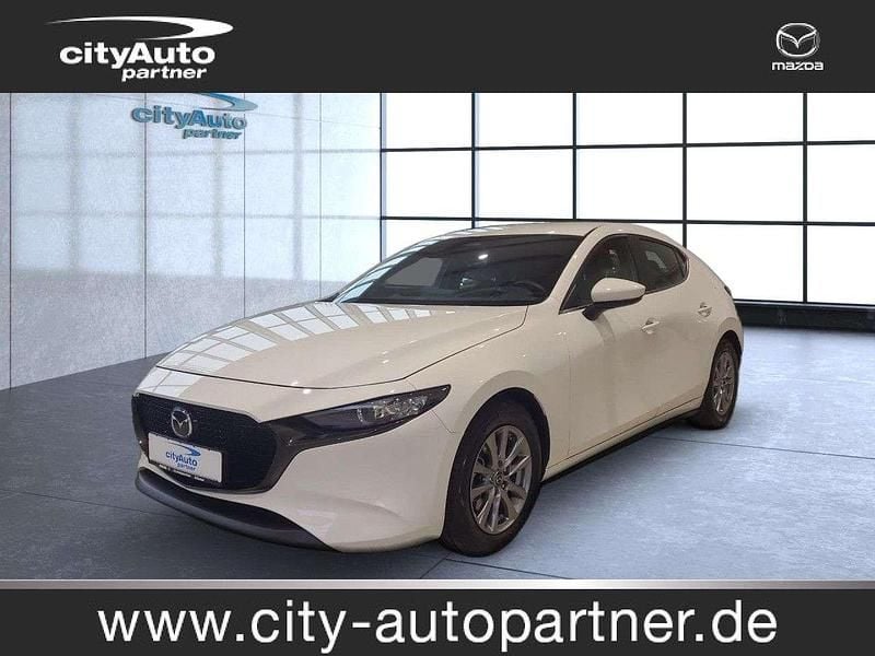 Arctic white (weiß) Gebraucht 2024 Mazda 3 Prime-Line Limousine | 23.991 € (Guter Preis) - Bild 1/4