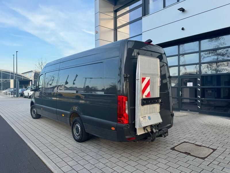 Grau Gebraucht 2023 Mercedes Sprinter Van | 45.767 € (Teuer) - Bild 1/4