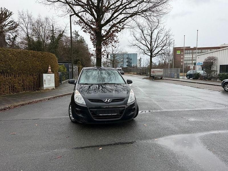 Gebraucht Hyundai i20 Edition 77 PS (56 kW) 2012 Schwarz Kleinwagen
