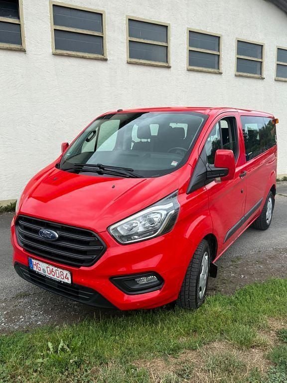 Rot Gebraucht 2018 Ford Transit Trend Kombi | 11.490 € (Superpreis) - Bild 1/4