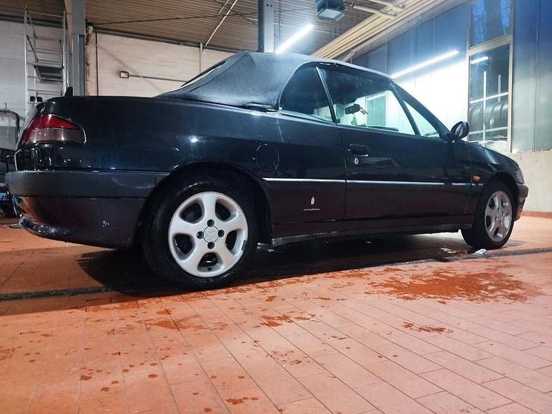 Gebraucht Peugeot 306 Cabriolet 121 PS (88 kW) 1995 Schwarz Cabrio
