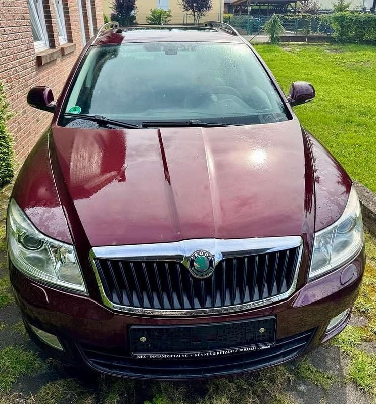 Rot Gebraucht 2010 Skoda Octavia Ambiente Kombi | 3.900 € (Superpreis) - Bild 1/4