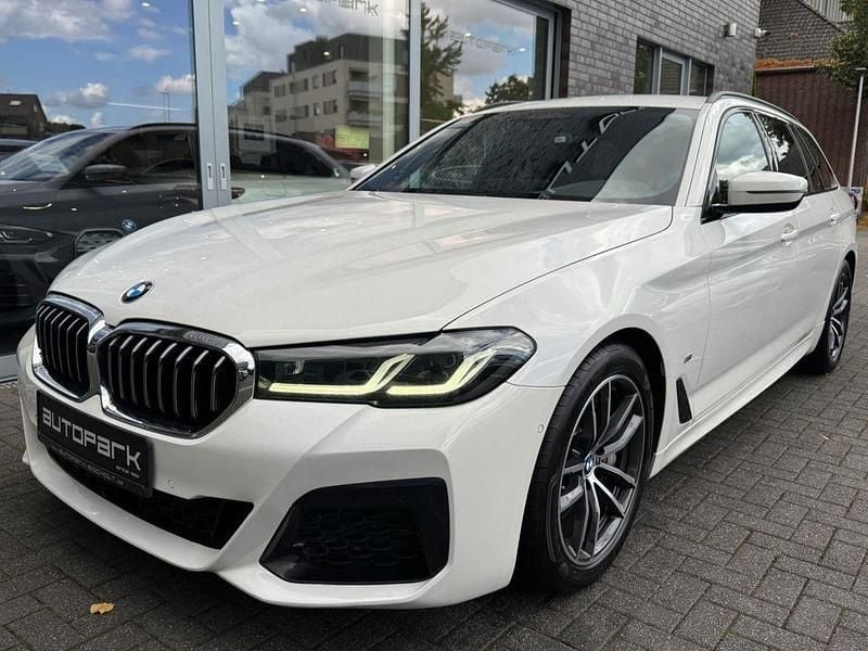 Weiß Gebraucht 2022 BMW 530 M Sport Limousine | 26.900 € (Superpreis) - Bild 1/4
