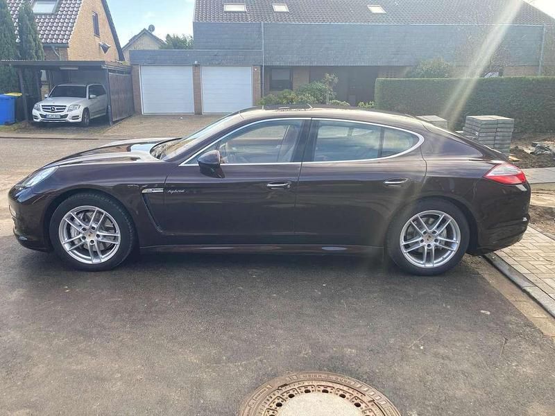 Gebraucht Porsche Panamera 333 PS (244 kW) 2012 Braun Kleinwagen