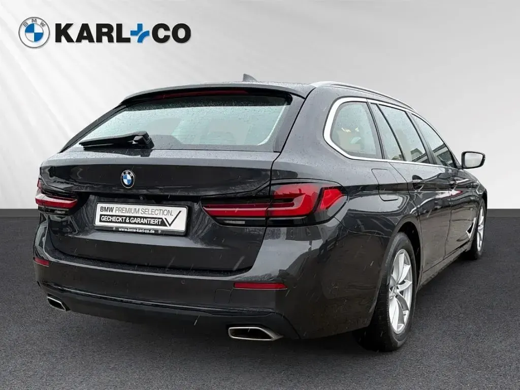 Gebraucht BMW 520 190 PS (139 kW) 2022 Grau Kombi