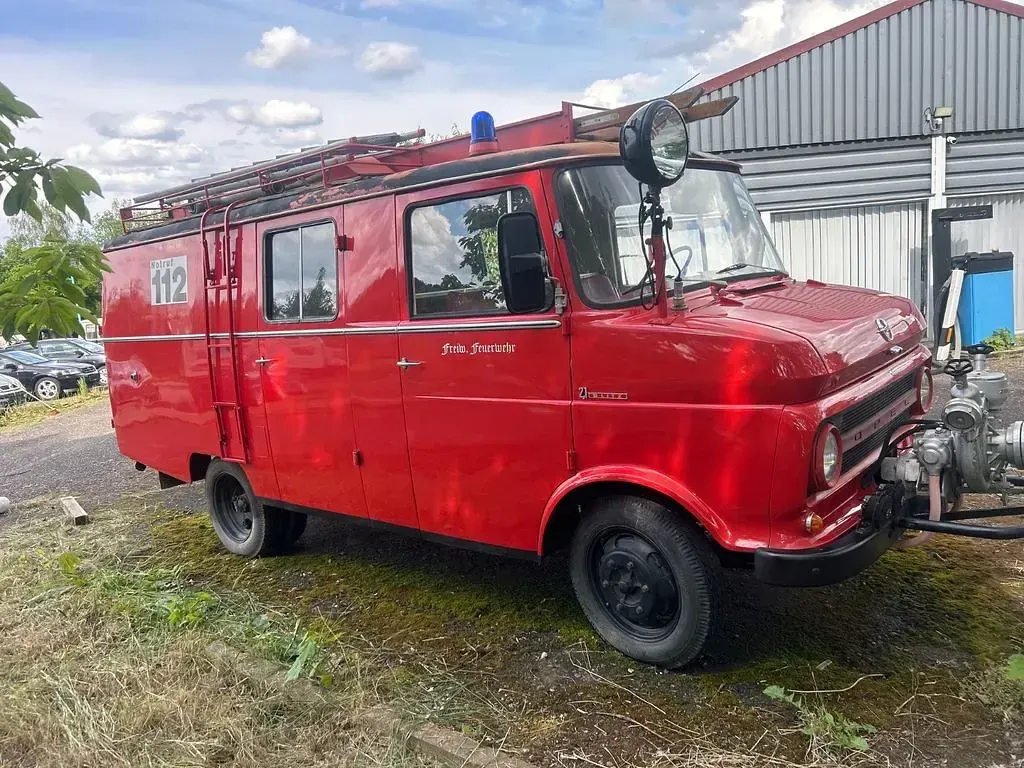Gebraucht Opel Blitz 80 PS (58 kW) 1967 Rot Limousine