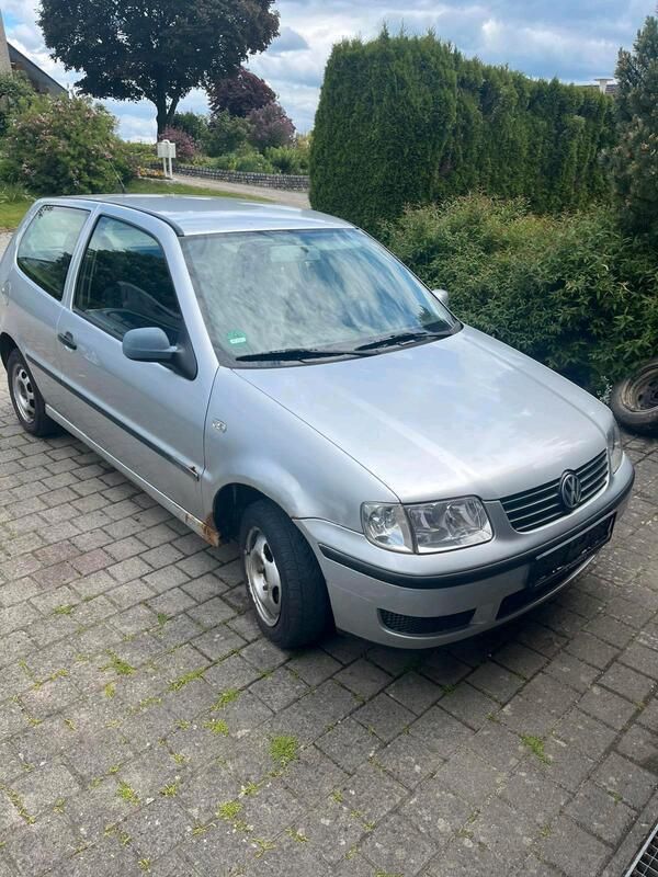 Silber Gebraucht 2001 VW Polo Kleinwagen | 300 € - Bild 1/4