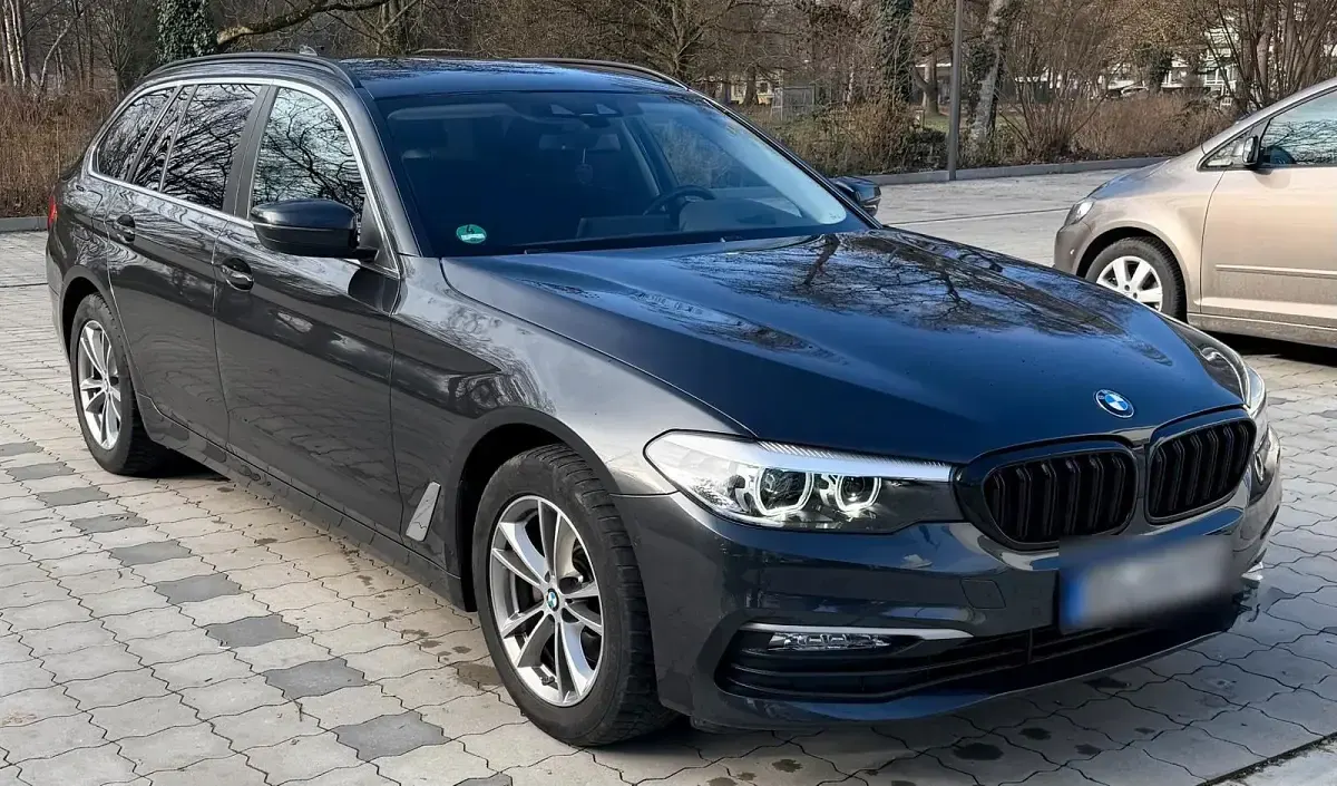 Gebraucht BMW 520 190 PS (139 kW) 2018 Grau Kombi