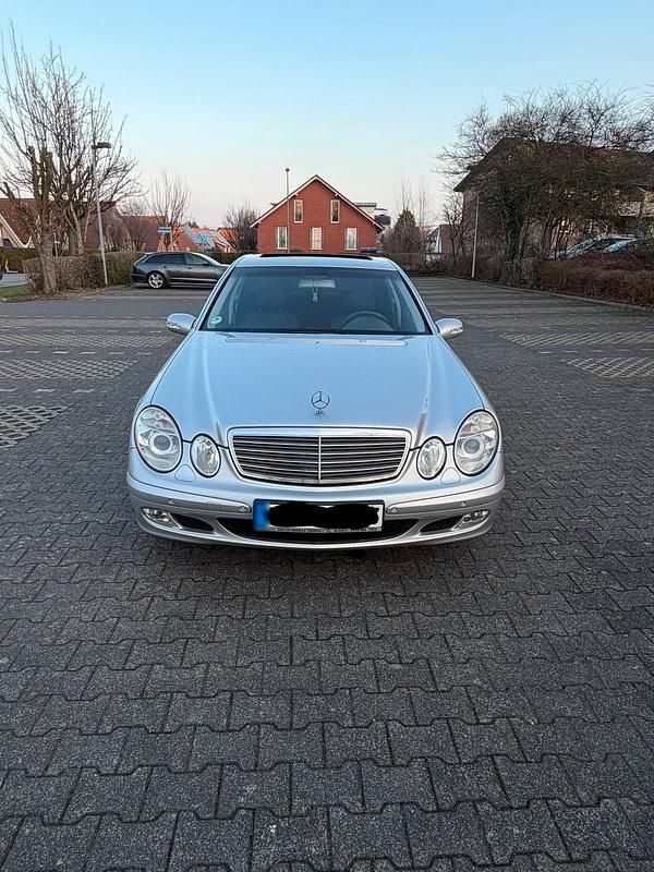 Gebraucht Mercedes E220 Classic 180 PS (132 kW) 2004 Silber Limousine