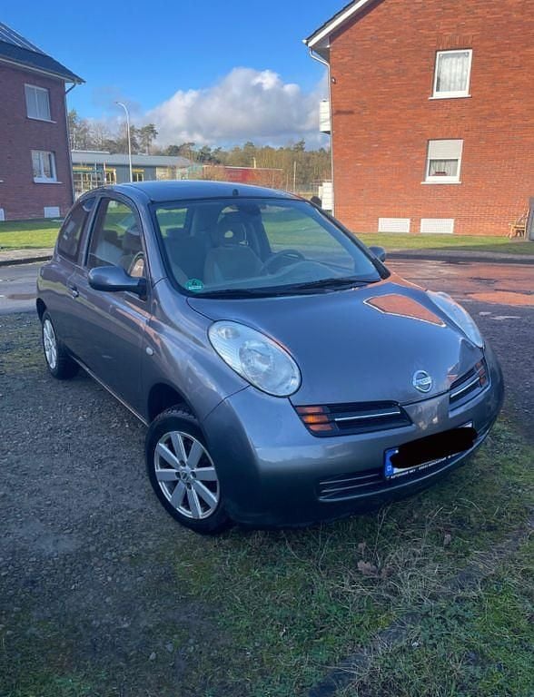 Grau Gebraucht 2004 Nissan Micra Limousine | 1.490 € (Guter Preis) - Bild 1/4