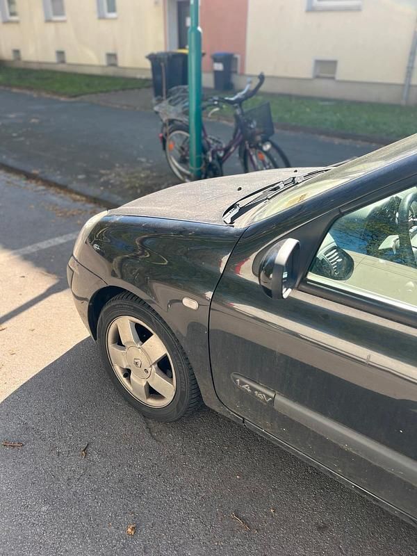 Gebraucht Renault Clio II 98 PS (72 kW) 2005 Schwarz Kleinwagen