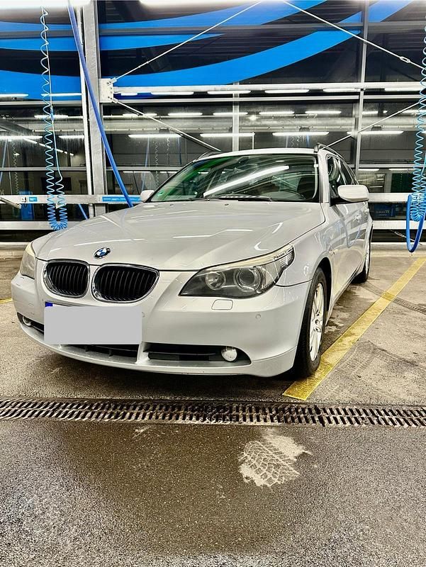 Grau Gebraucht 2005 BMW 525 Kombi | 4.600 € (Etwas zu teuer) - Bild 1/4