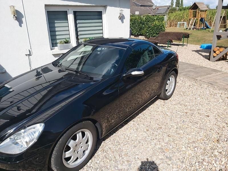 Schwarz Gebraucht 2007 Mercedes SLK200 Cabrio | 8.350 € (Guter Preis) - Bild 1/4