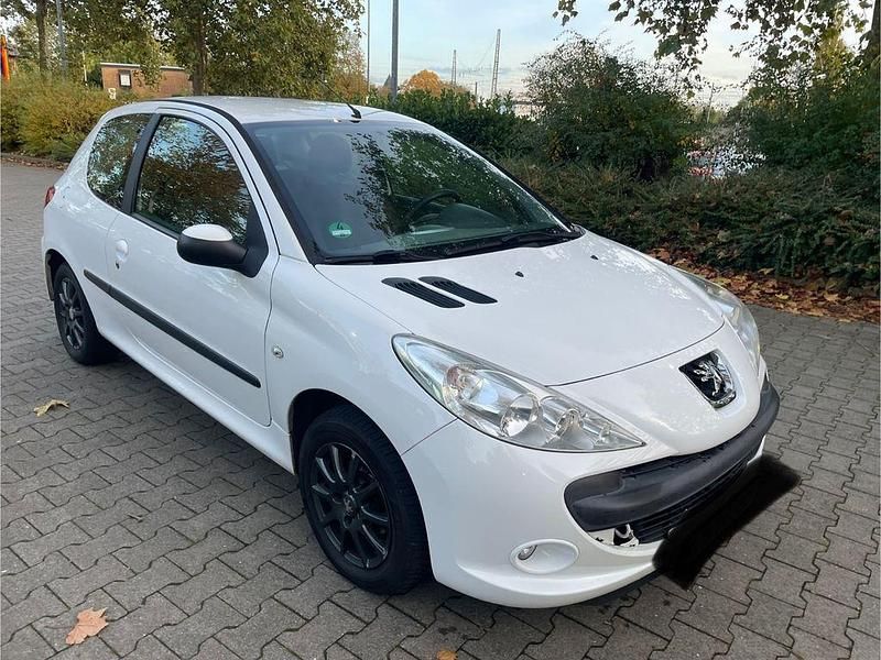 Gebraucht Peugeot 206+ Basis 60 PS (44 kW) 2012 Weiß Kleinwagen