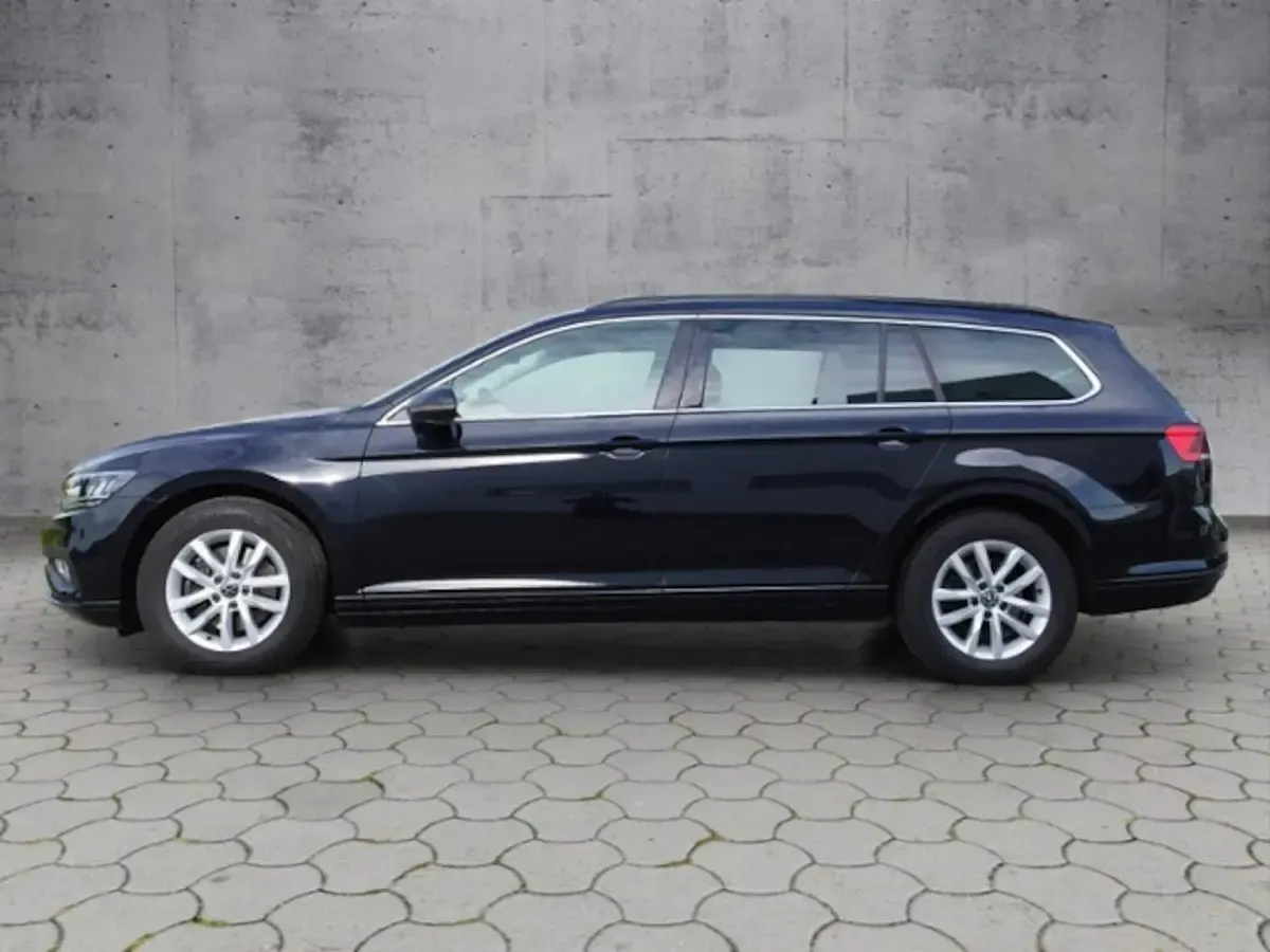 Gebraucht VW Passat Business 150 PS (110 kW) 2022 Deep black perleffekt Kombi