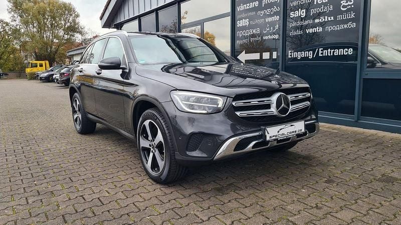 Grau Gebraucht 2020 Mercedes GLC220 AMG SUV | 28.490 € (Guter Preis) - Bild 1/4
