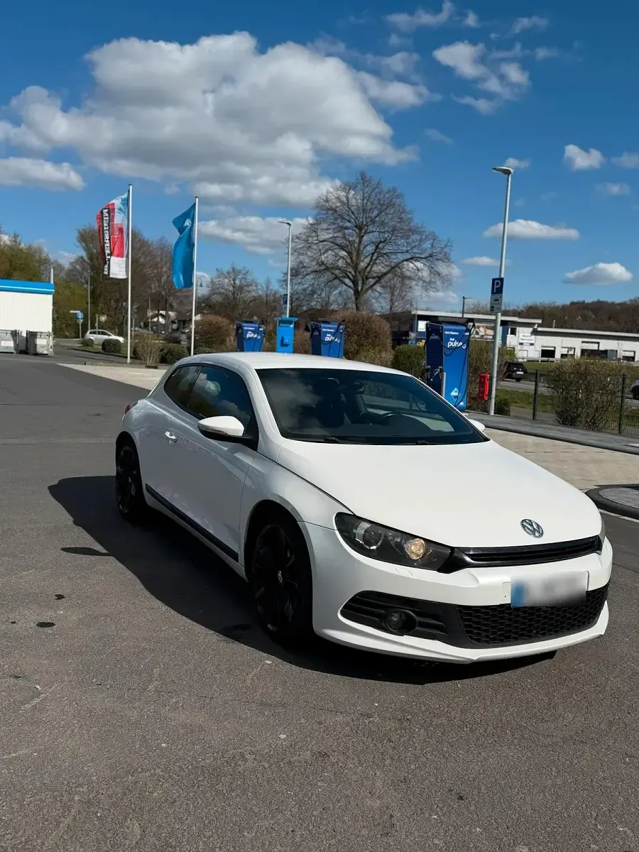 Gebraucht VW Scirocco 160 PS (117 kW) 2010 Weiß Coupé