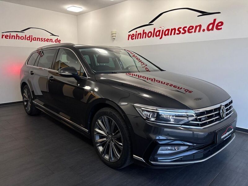 Grau Gebraucht 2022 VW Passat R-line Kombi | 31.890 € (Teuer) - Bild 1/4