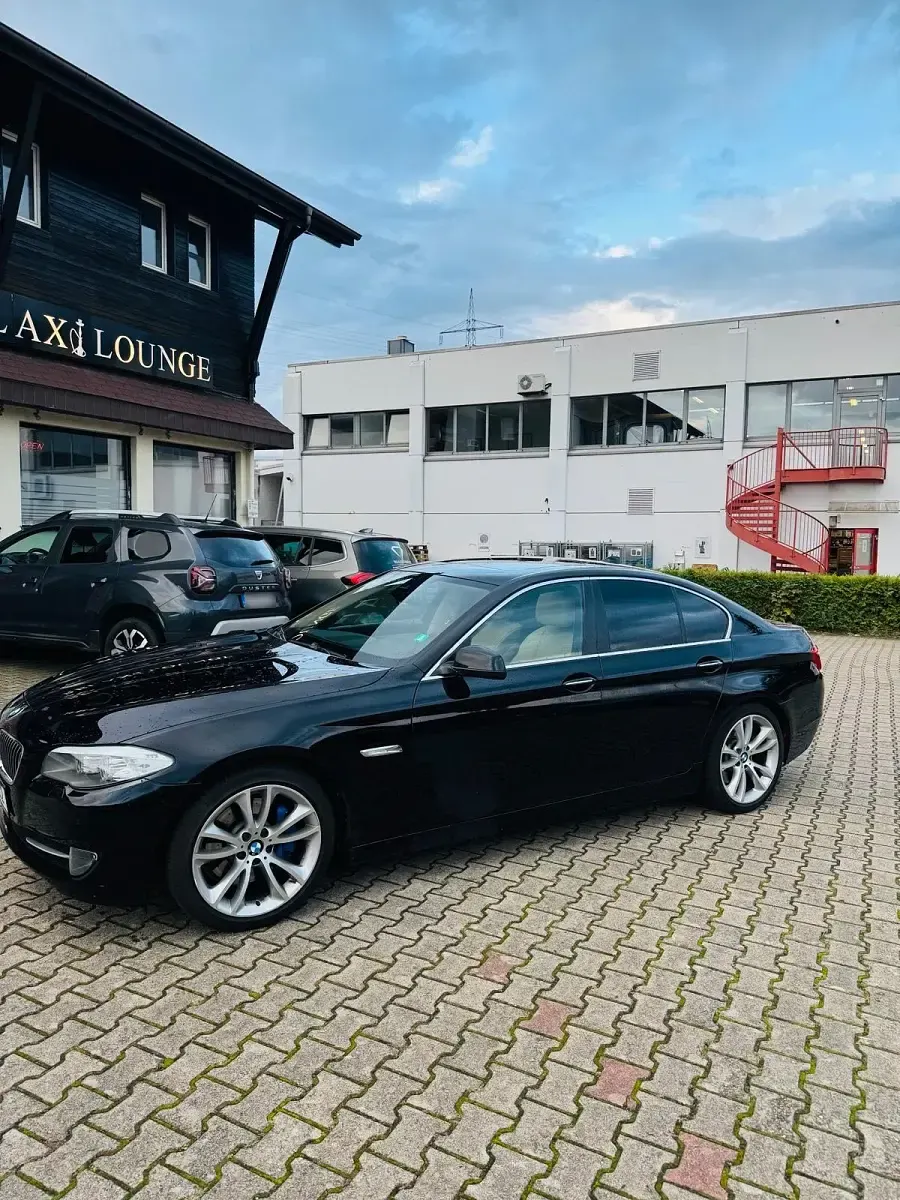 Gebraucht BMW 530 258 PS (189 kW) 2012 Schwarz Limousine