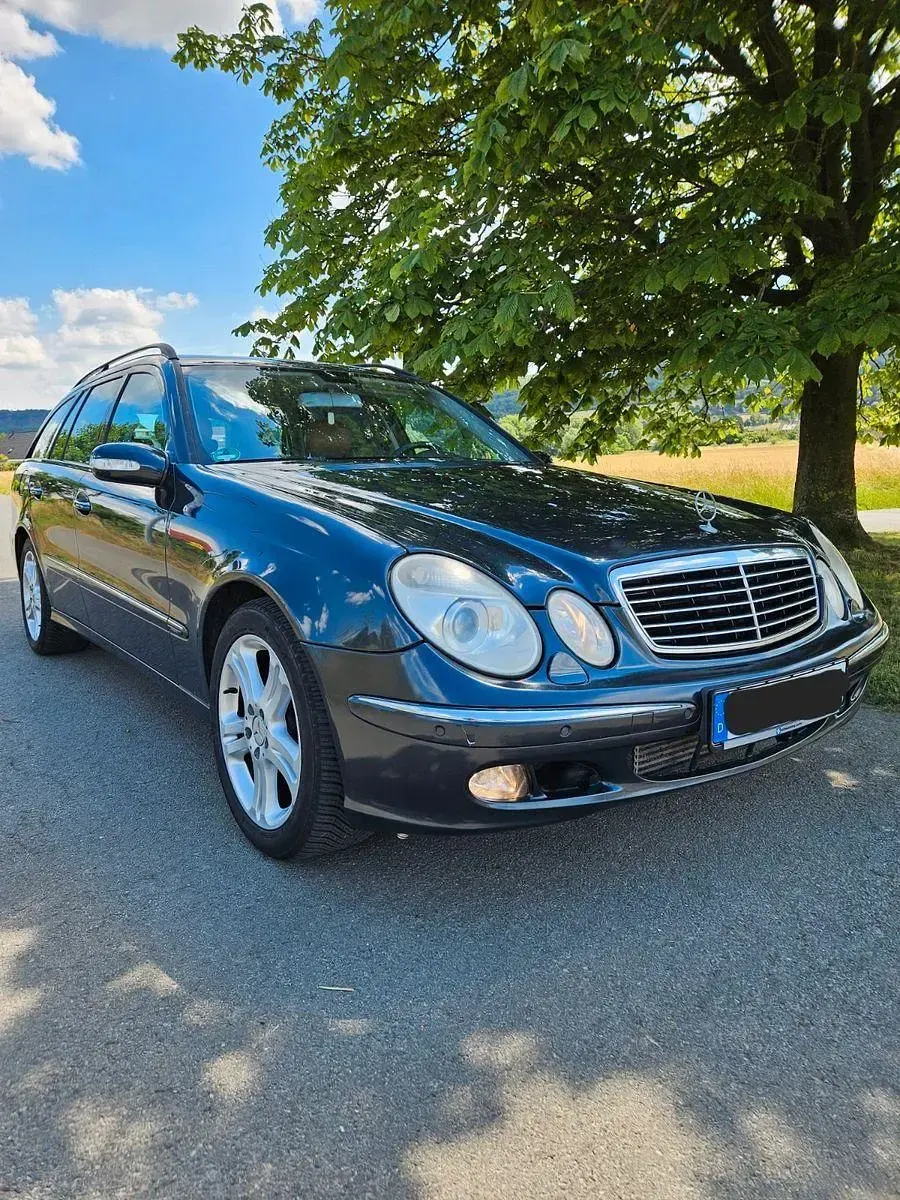 Gebraucht Mercedes E320 Avantgarde 204 PS (150 kW) 2005 Blau Kombi