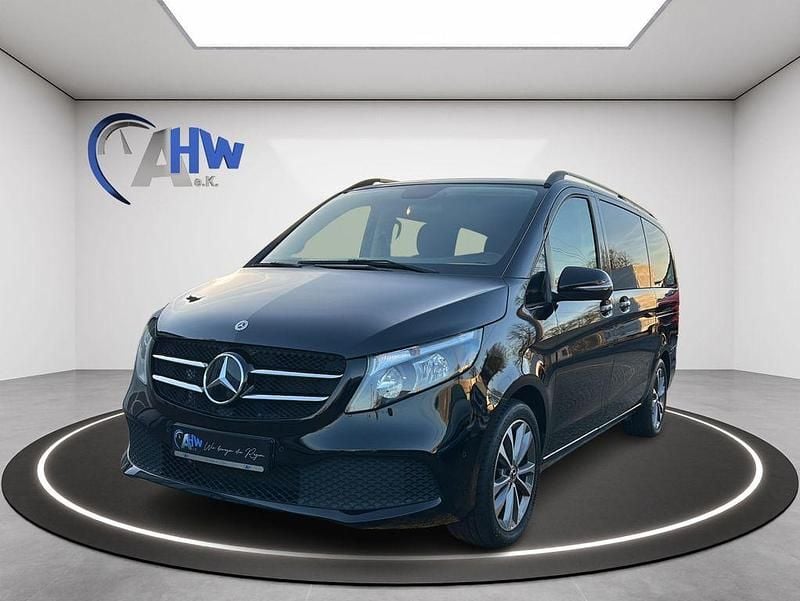 Schwarz Gebraucht 2021 Mercedes V250 Van / Kleinbus | 47.970 € (Fairer Preis) - Bild 1/4