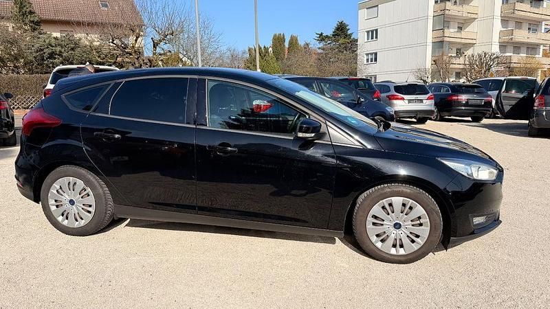Gebraucht Ford Focus Business Edition 120 PS (88 kW) 2015 Schwarz Limousine