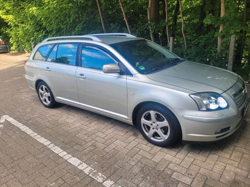 Silber Gebraucht 2003 Toyota Avensis Kombi | 2.900 € - Bild 1/4