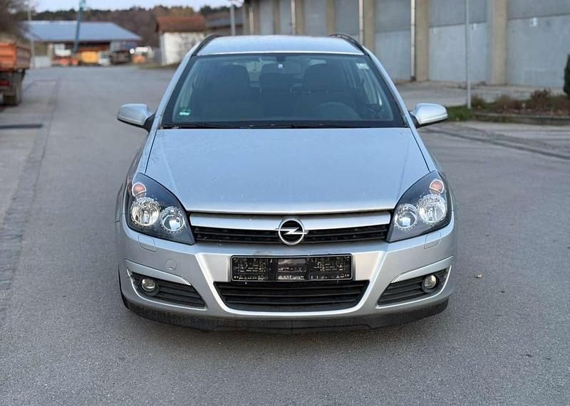 Gebraucht Opel Astra Edition 105 PS (77 kW) 2005 Starsilber iii m2 Kombi