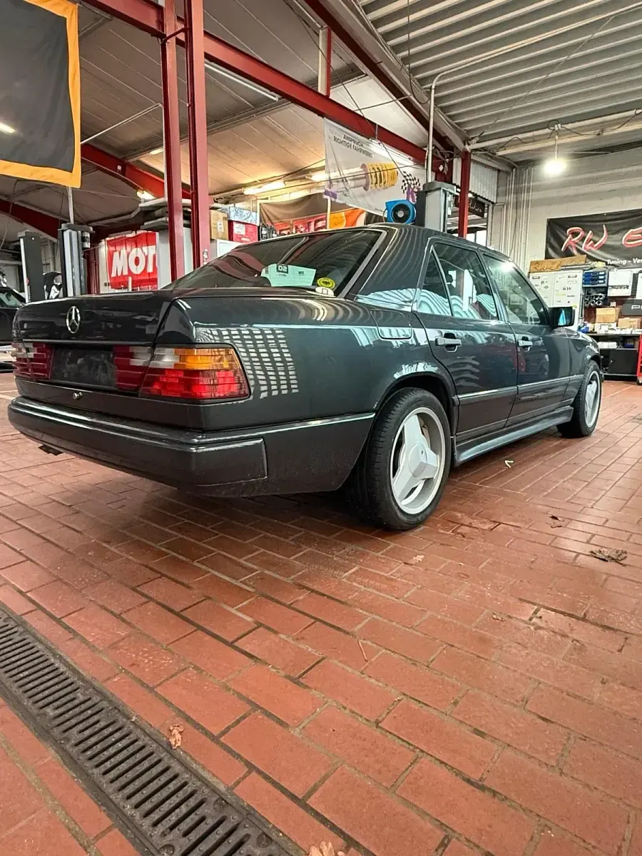 Gebraucht Mercedes 300 1987 Schwarz Limousine