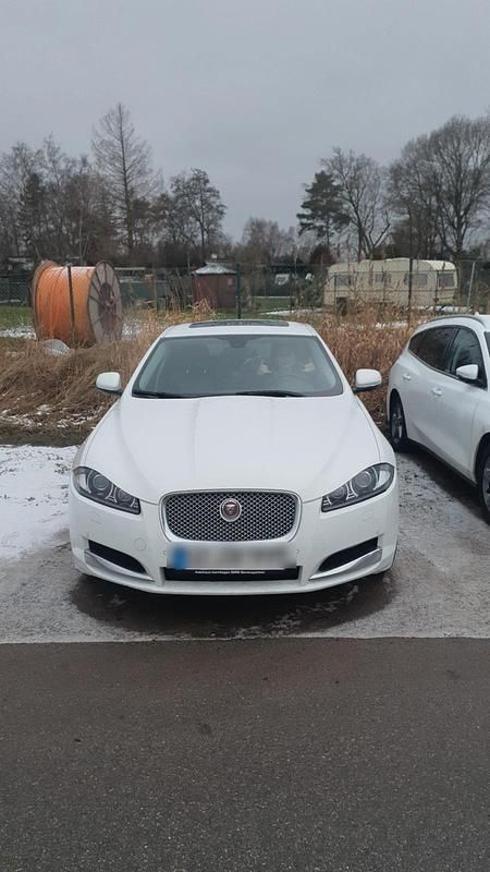 Gebraucht Jaguar XF 200 PS (147 kW) 2015 Weiß Limousine