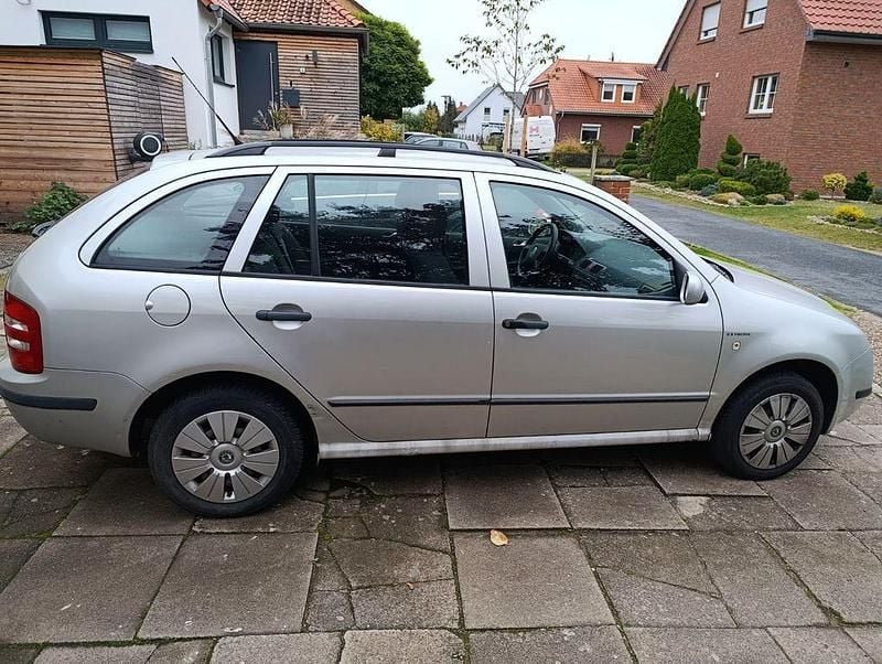 Silber Gebraucht 2005 Skoda Fabia Classic Kleinwagen | 600 € (Superpreis) - Bild 1/4