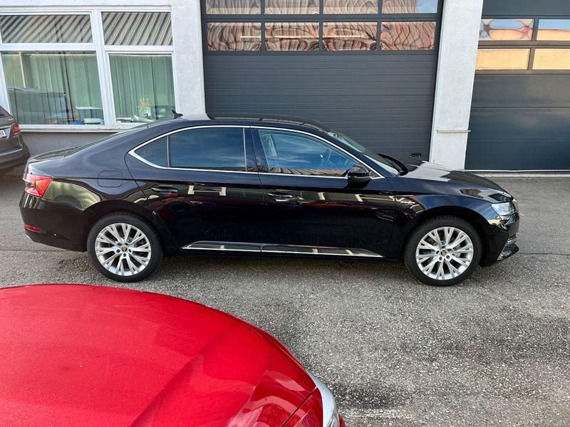 Gebraucht Skoda Superb LAURIN & KLEMENT 218 PS (160 kW) 2021 Schwarz Limousine