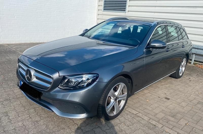 Grau Gebraucht 2017 Mercedes E350 Kombi | 21.000 € (Superpreis) - Bild 1/4