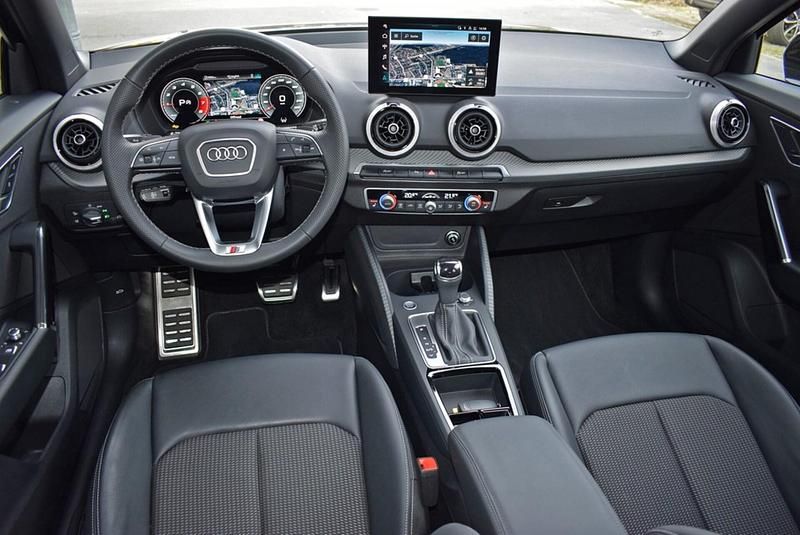 Gebraucht Audi Q2 S-Line 150 PS (110 kW) 2025 Mythosschwarz metallic SUV