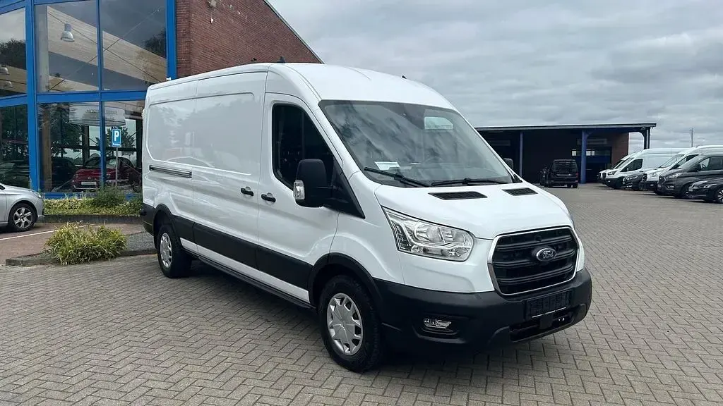 Gebraucht Ford Transit Trend 131 PS (96 kW) 2022 Weiß Van
