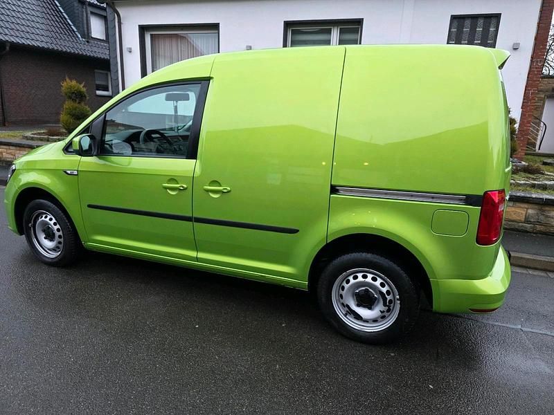 Gebraucht VW Caddy 75 PS (55 kW) 2020 Grün Van / Kleinbus