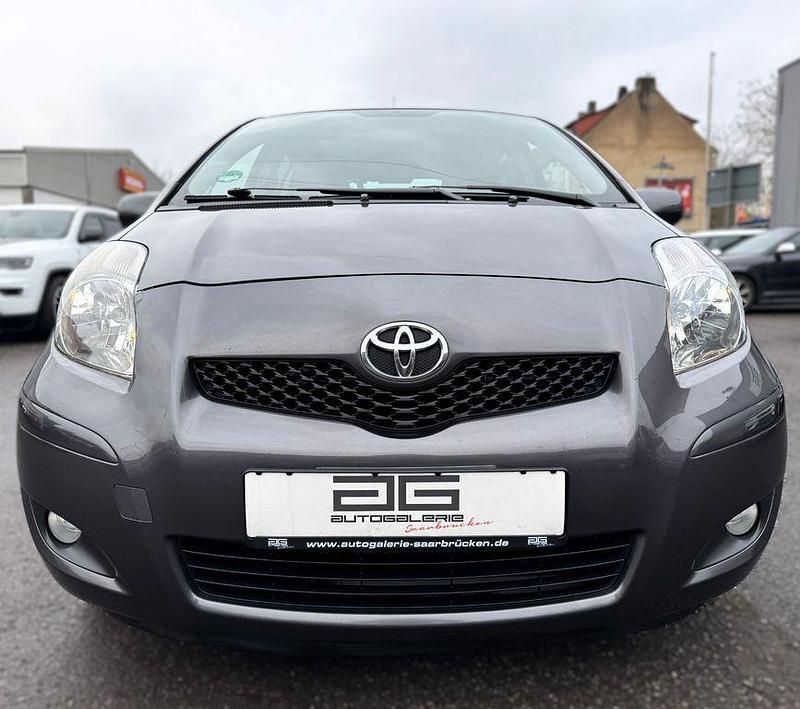 Gebraucht Toyota Yaris Edition 99 PS (72 kW) 2011 Grau Kleinwagen