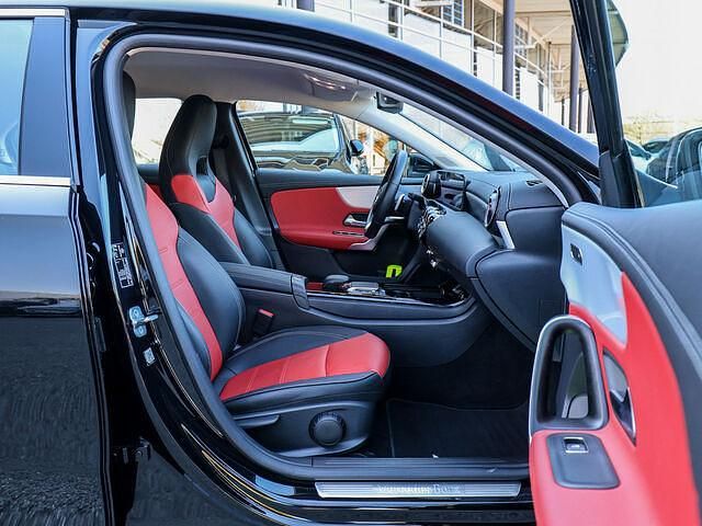 Gebraucht Mercedes A180 AMG 136 PS (100 kW) 2022 Schwarz / kosmosschwarz Limousine